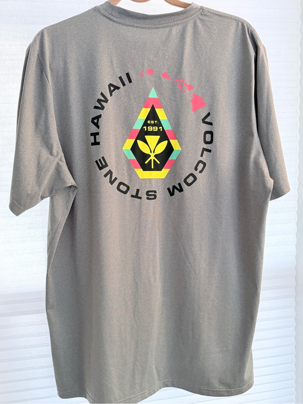 Volcom Gray Short Sleeve Anti-UV 50+ UPF Tee with Hawaii Graphic